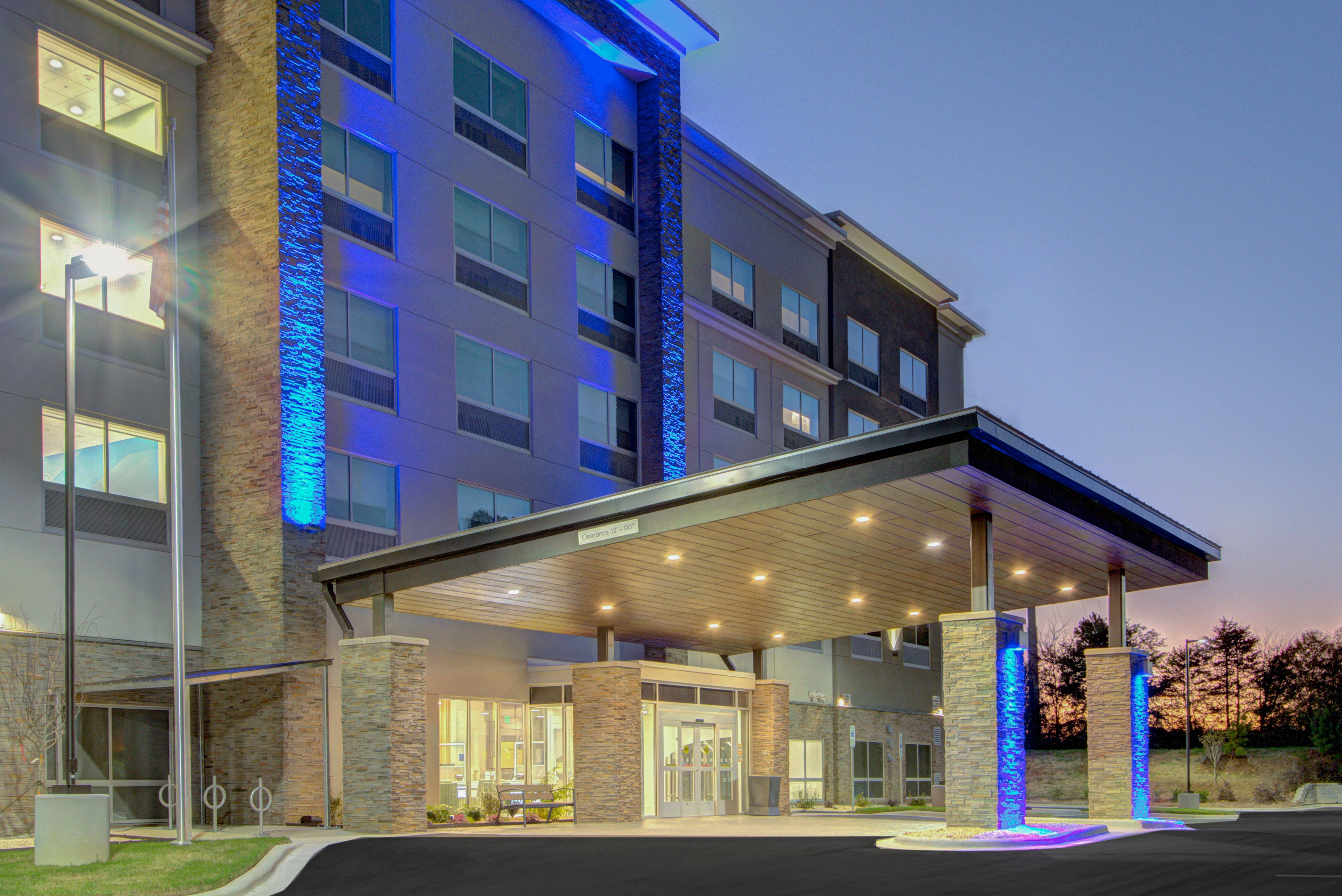 Holiday Inn Express & Suites Charlotte Southwest By Ihg Exterior photo